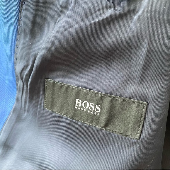 Hugo Boss Suit US 36S - Picture 6 of 12